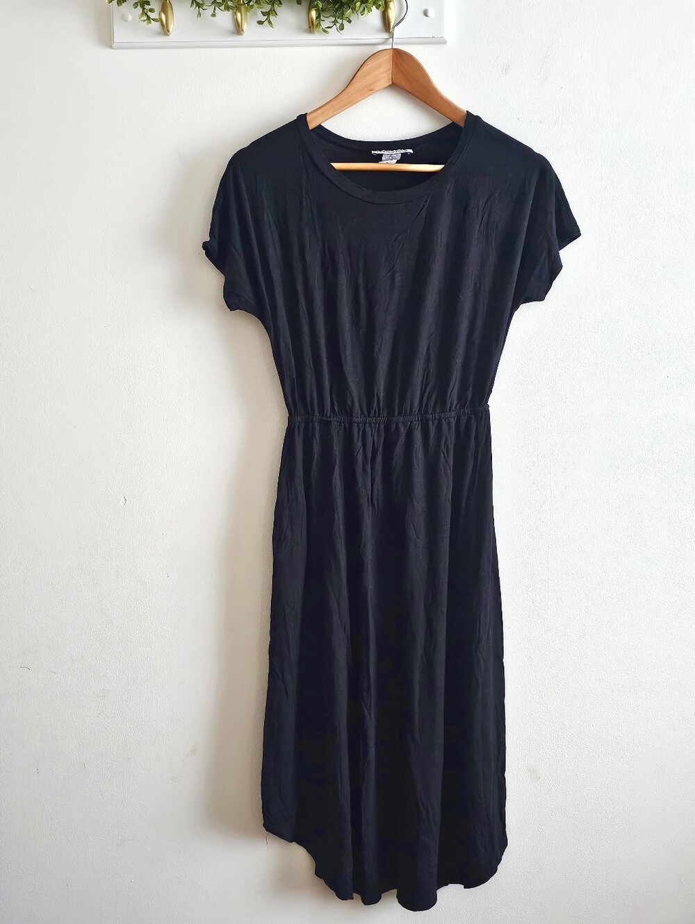 Iconic Luxe Black Midi Dress Women's Small Short Sleeve Stretch Casual USA